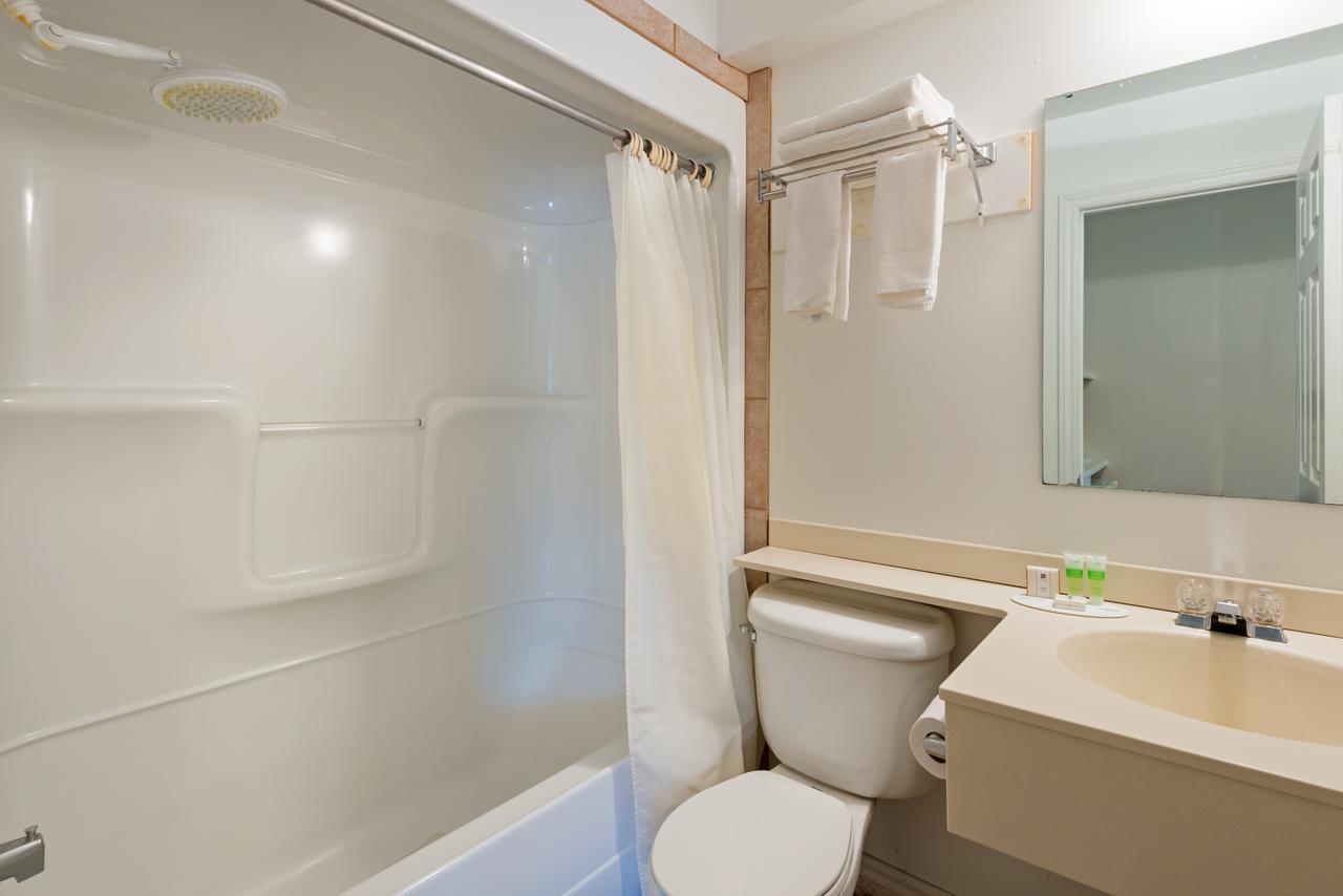 Leelas Villa Inn Flesherton Екстер'єр фото